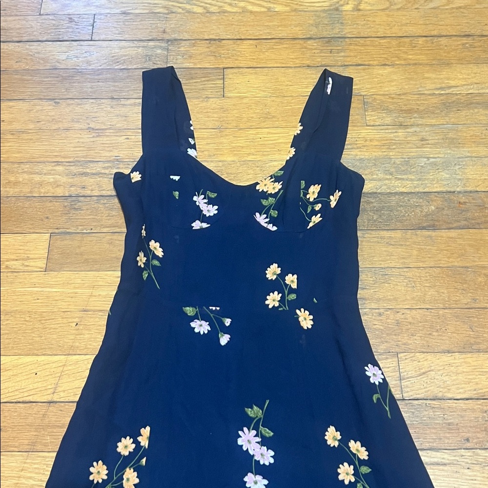 Reformation The Fulton Midi Dress in Navy Floral, size 4 - Picture 4 of 16
